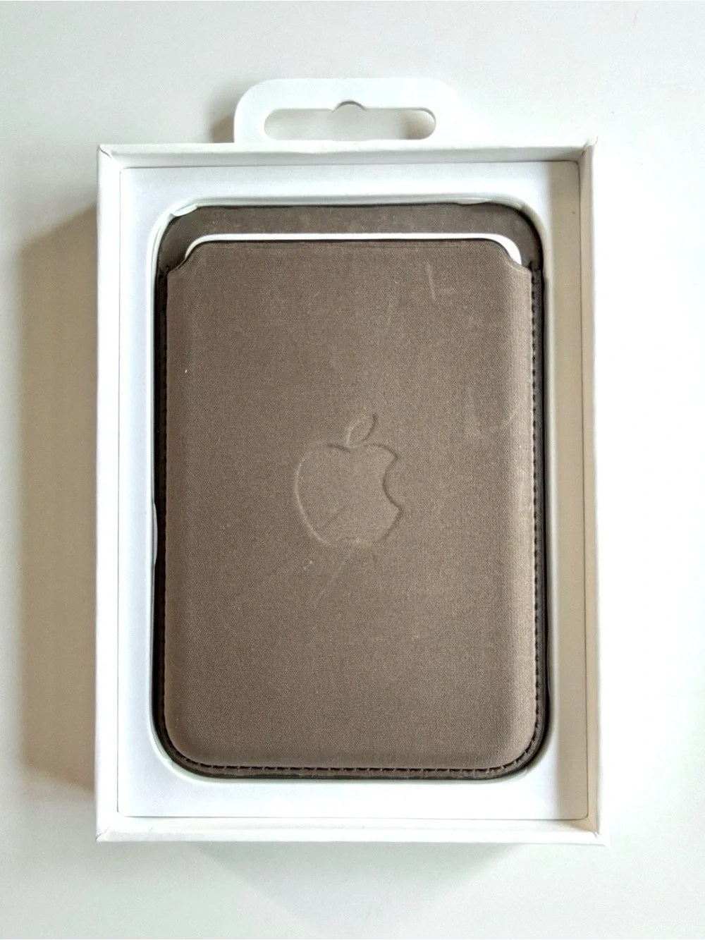 Apple iPhone Fine Woven Wallet MagSafe Brown